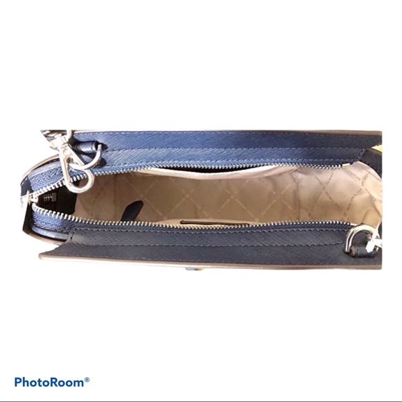 π Michaels Kors Selma Handbag π - Picture 3 of 5